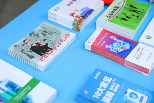 中信银行北京安华桥支行在“社区邻里节”开展金融知识教育宣传活动